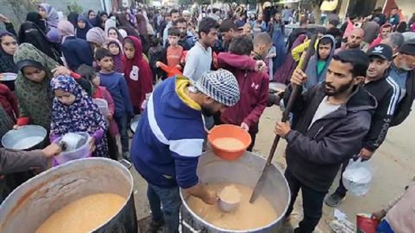 التكية الخيرية الملجأ المتبقي لمئات لعائلات لسدّ رمقهم من الجوع ولأطفالهم